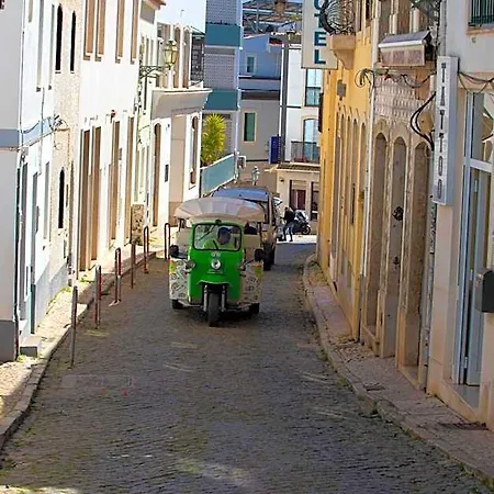 By Kavia Albufeira