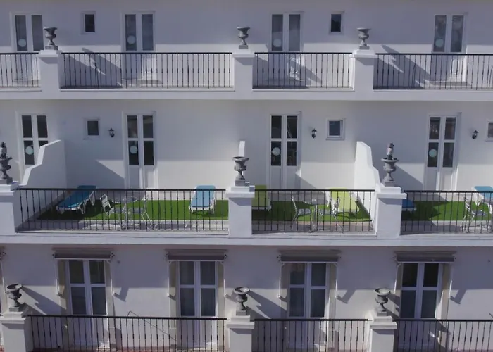 By Kavia Готель