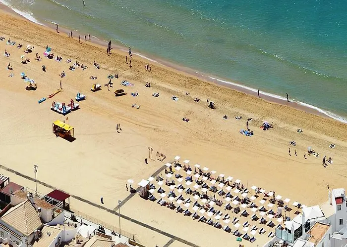 By Kavia Готель